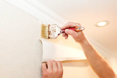 Pose de papier peint à Montfuron — revêtements muraux et toiles de verre
